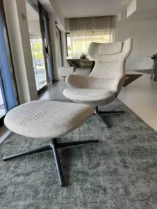 poltrona con pouf aston arper in sconto