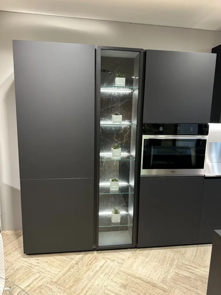 Cucina con Isola Modello Oltre in Fenix Nero Cucine Lube cassetti cucina in promozione