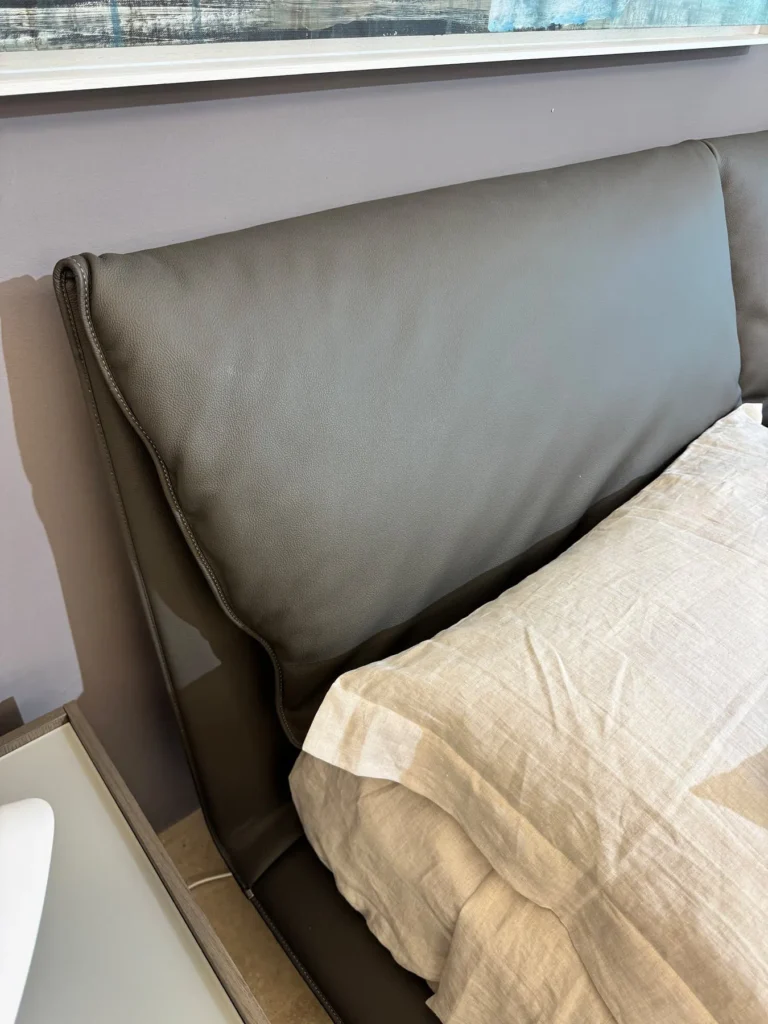 letto john john color seppia poltrona frau in sconto