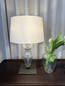 lampada da tavolo holly poltrona frau bianco in sconto