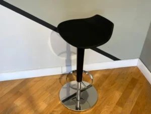 sgabello babar arper nero acciaio in sconto