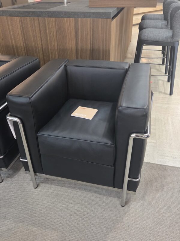 LC2 cassina pelle scozia grafite nera 3